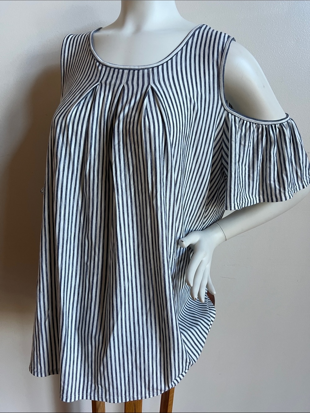 Max studio Striped Cold-Shoulder Women’s Top - White & Black